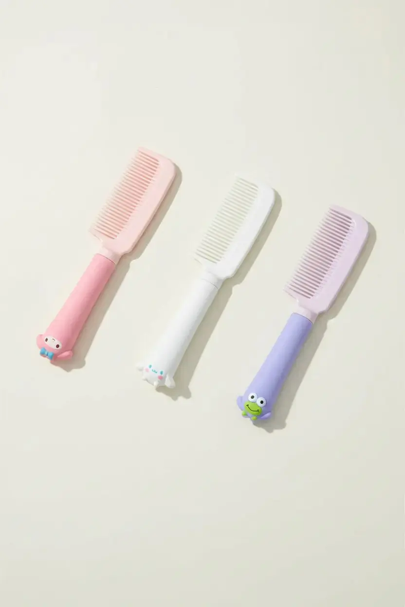 Sanrio Lisanslı Saç Açma Fırçası – Nazik Tarama Sağlayan Kompakt Saç Fırçası 24 Cm