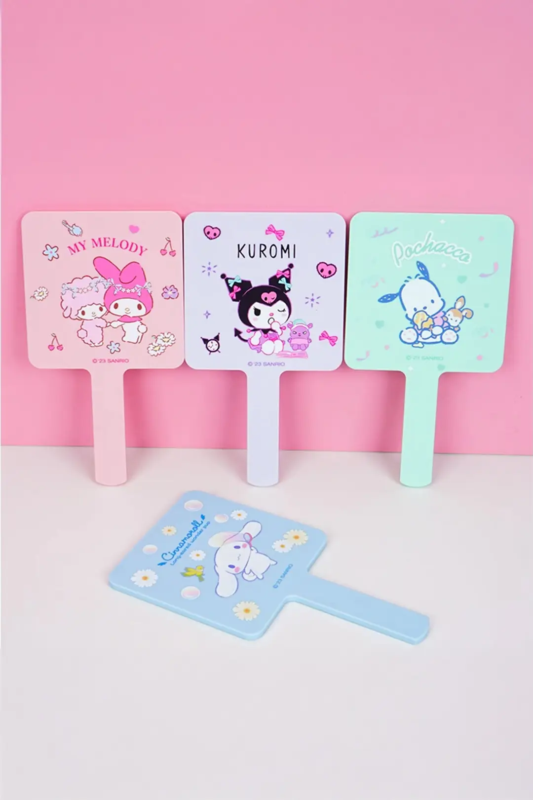 Sanrio Lisanslı Kare El Aynası Ergonomik Tasarım 22 CM