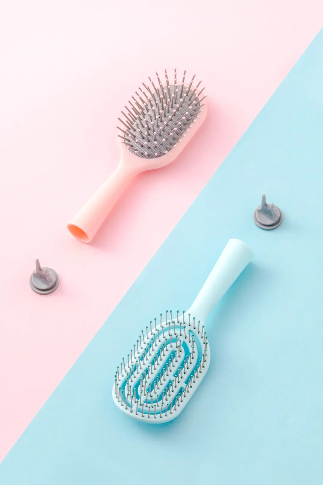 Miniso Lisanslı Mini Taşınabilir Dik Tip Saç Fırçası – Temizleme Aparatlı Seyahat Fırçası