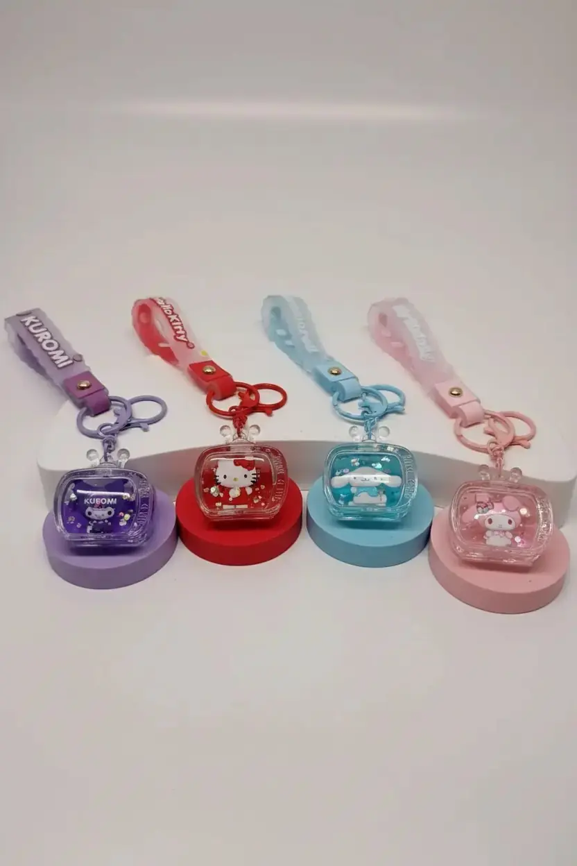 Sanrio Lisanslı Hello Kitty ve Arkadaşları Sıvı Dolgulu TV Anahtarlık – Hareketli Figürlü Model