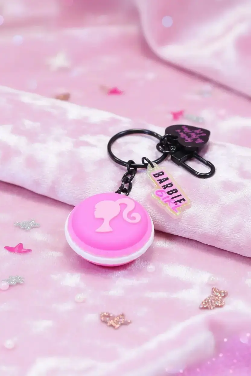 Barbie Lisanslı Makaron Figürlü Anahtarlık – Şık ve Tatlı Çanta Aksesuarı 10 Cm