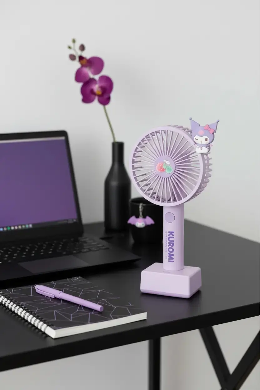 Sanrio Lisanslı Kuromi Mini El Vantilatörü – Taşınabilir Şarjlı Serinletici 21,5 Cm