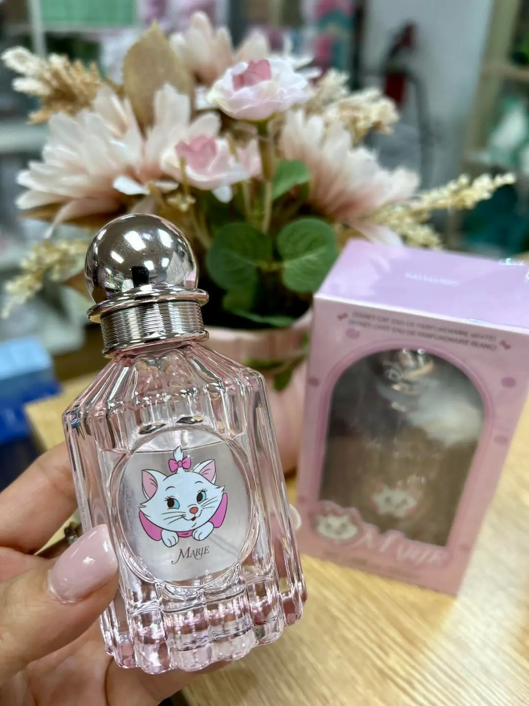 Disney Marie Lisanslı Kadın Parfüm 50 ml – Meyvemsi, Çiçeksi ve Sandal Ağacı Notalı