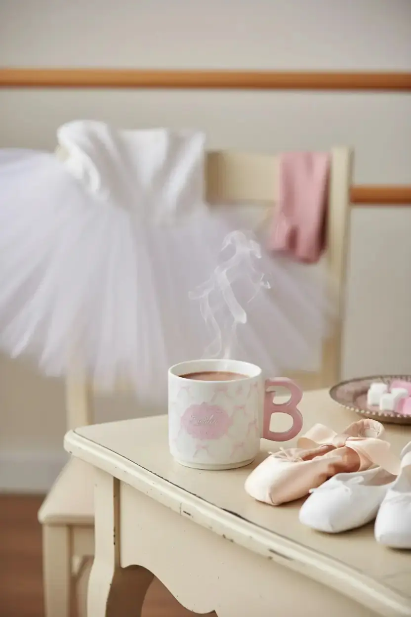 Barbie Lisanslı Ballet Barbie Seramik Kupa 400 mL – Düzensiz Saplı Zarif Tasarım