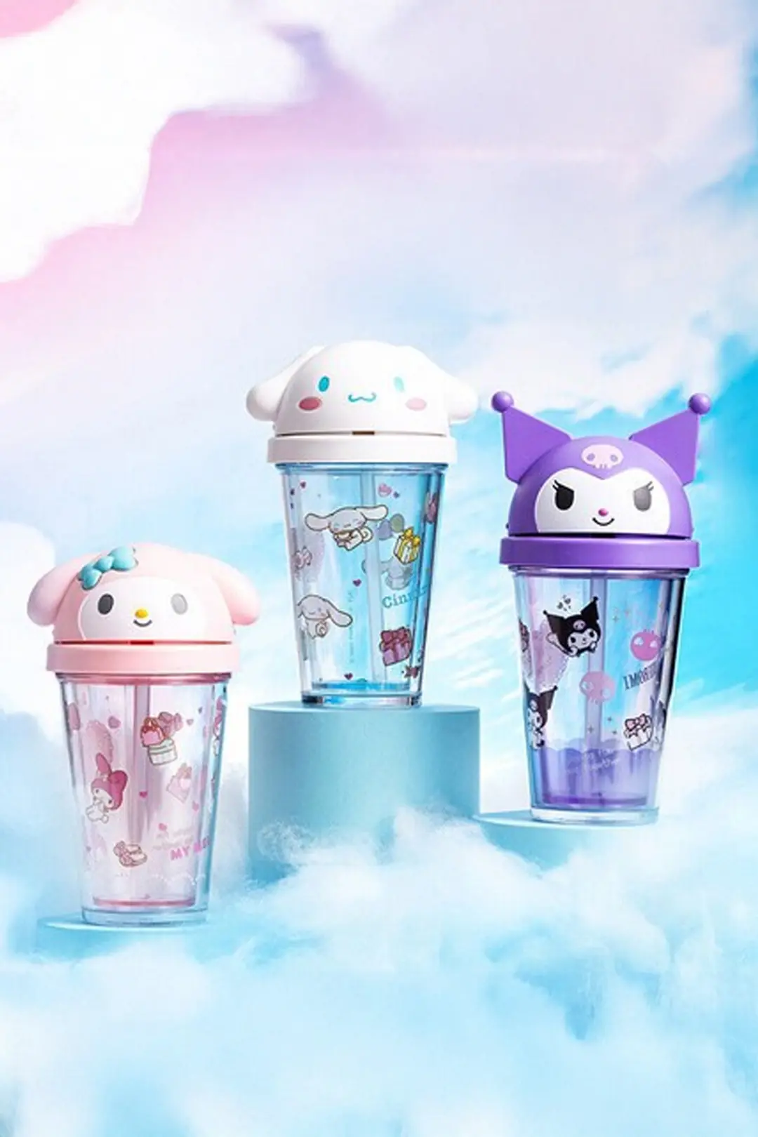 Hello Kitty ve Arkadaşları Pipetli Plastik Matara (320 mL)