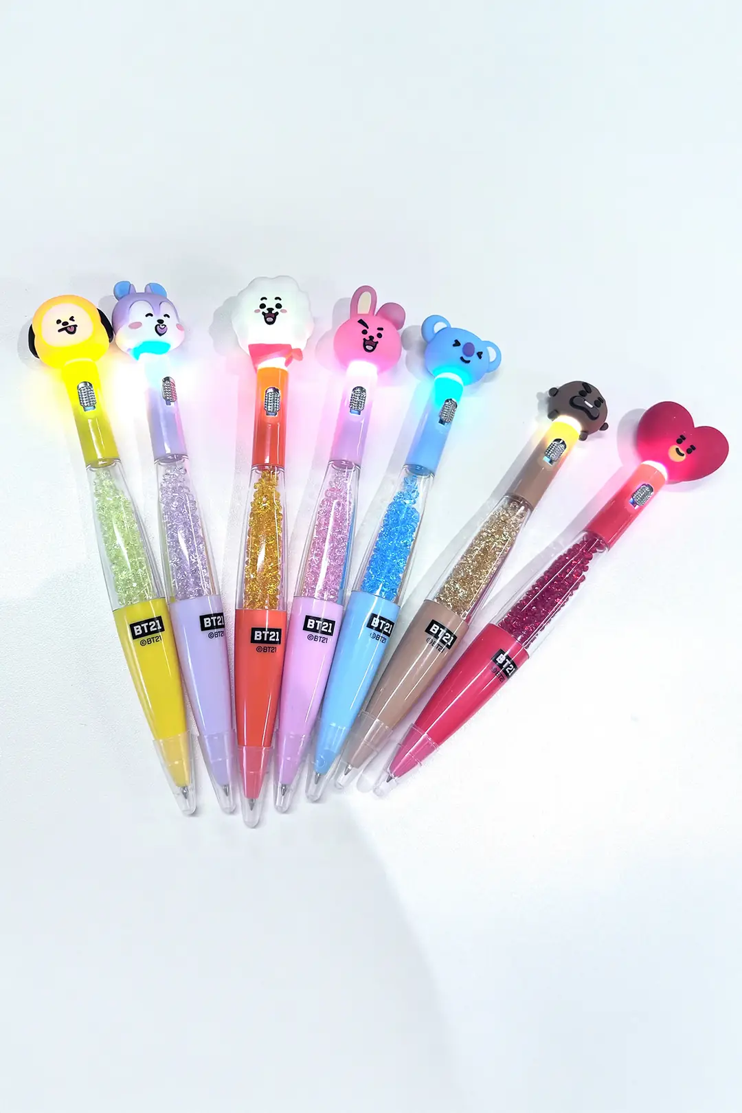 BT21 Lisanslı  Yanıp Sönen Tükenmez Kalem (377A Pil Dahil)