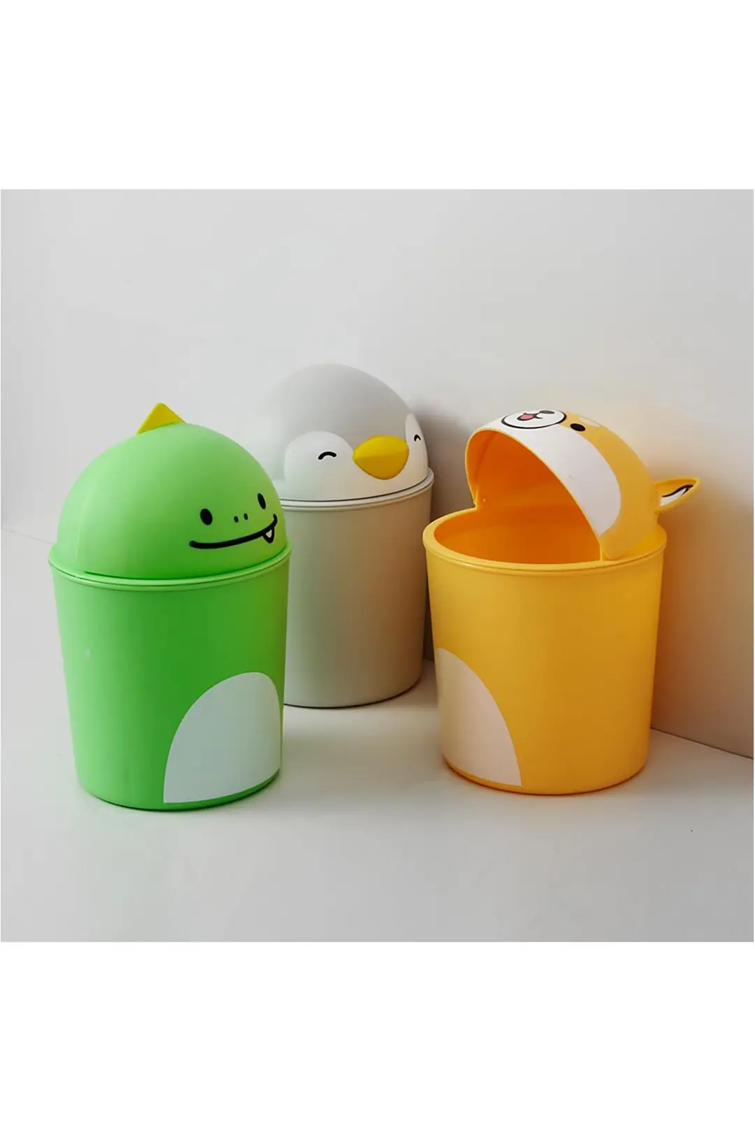 Miniso Lisanslı Mini Family Serisi Masaüstü Çöp Kovası Pen Pen – Mini Çöp Kovası