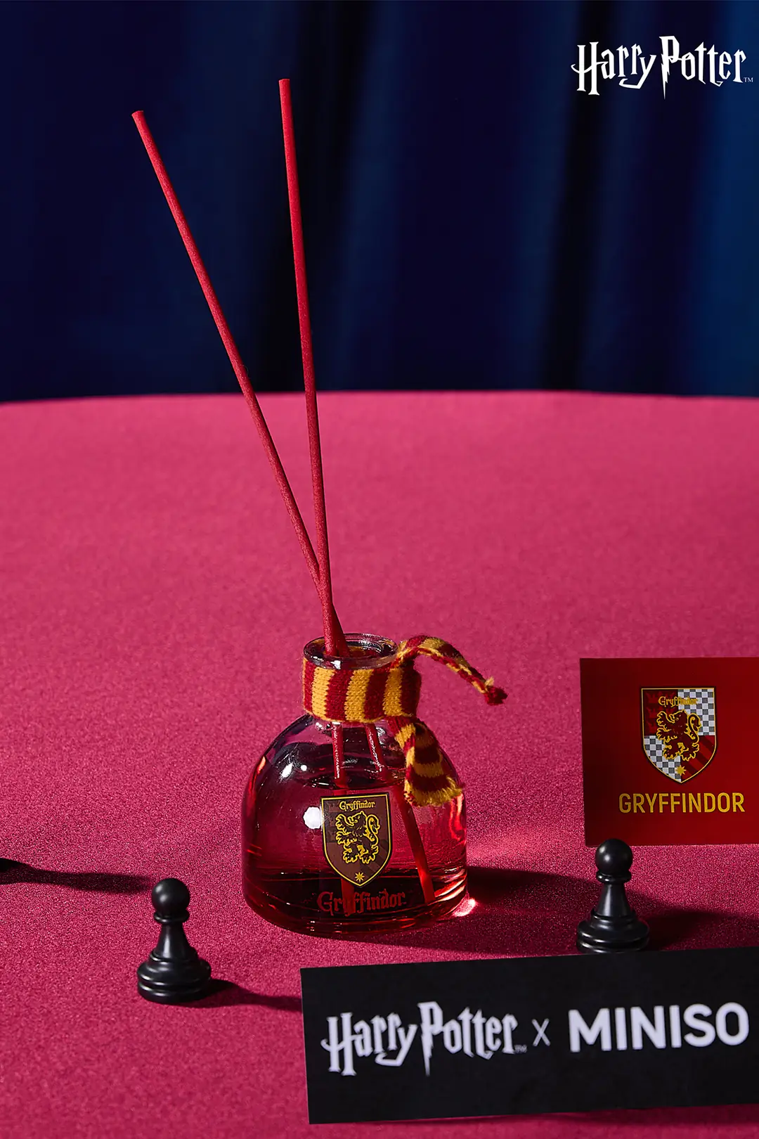 Harry Potter Lisanslı Gryffindor Çubuklu Oda Kokusu – Cam Şişe ve Fiber Çubuklu Cesur Koku Seti