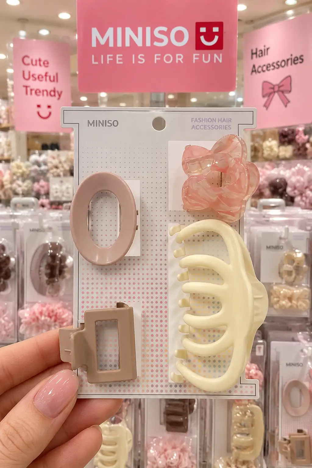 Miniso Lisanslı Renkli Kıskaç Toka Seti (4 Adet) – Soft Tonlarda Farklı Form ve Boyutlarda Modern Saç Aksesuarı