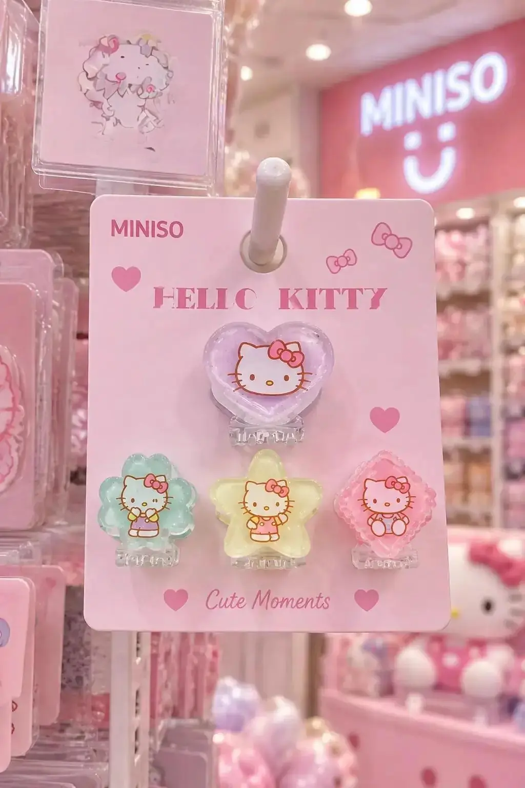 Sanrio Lisanslı Hello Kitty Küçük Boy Saç Klipsi – Mini Mandal Toka ve Şık Saç Aksesuarı