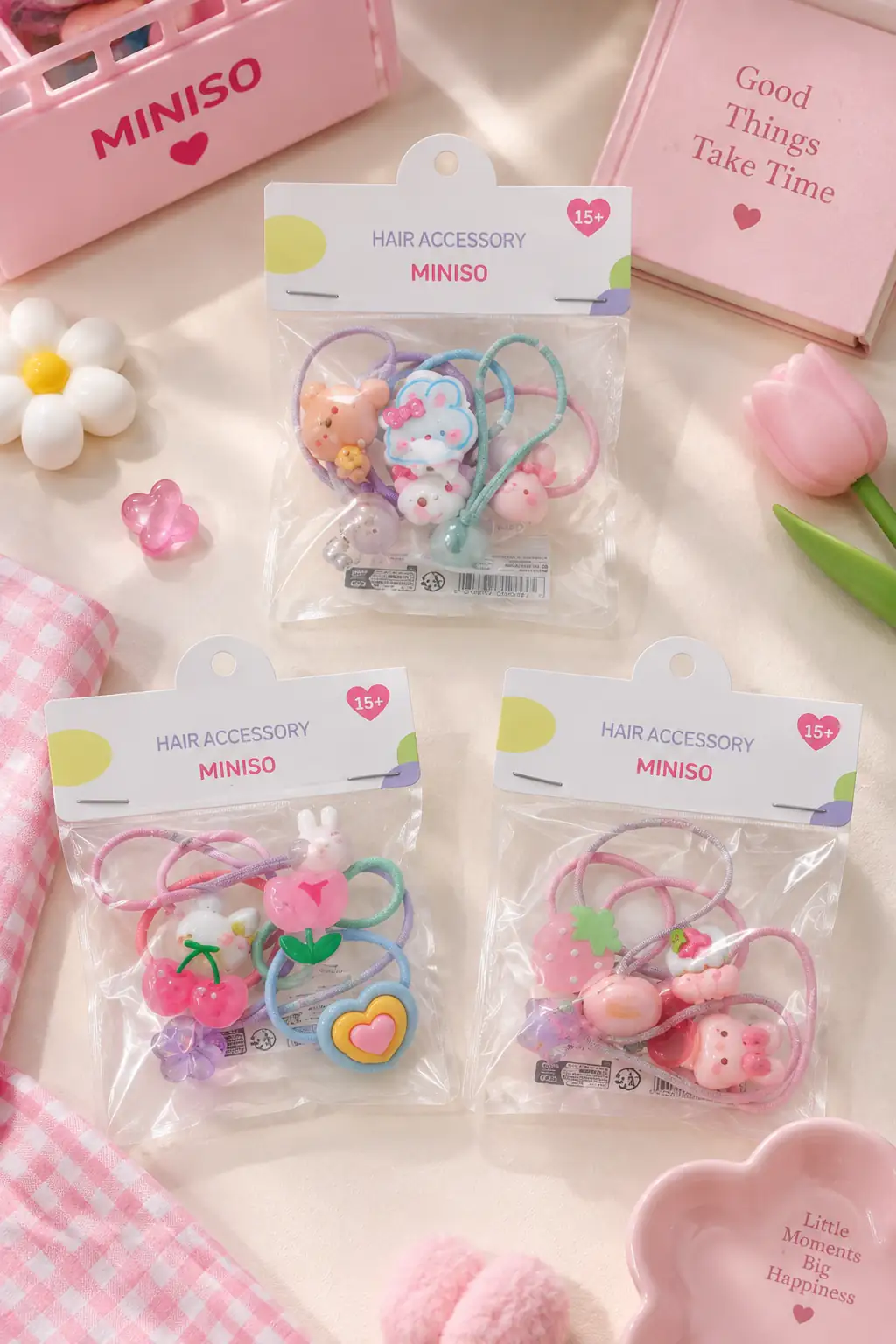 Miniso Lisanslı Çantalı Seri Saç Lastiği Seti – 6 Adet – Pastel Renkli & Figürlü Düzenleyici
