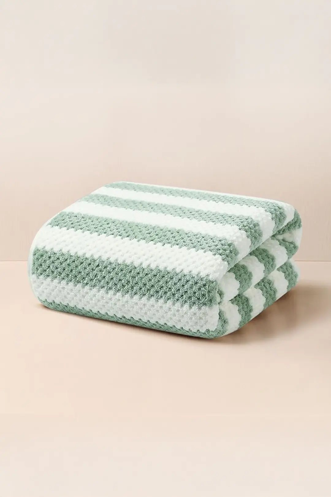 Miniso Lisanslı Çizgili Mercan Polar Banyo Havlusu 140 x 70 cm – Yeşil Ultra Yumuşak