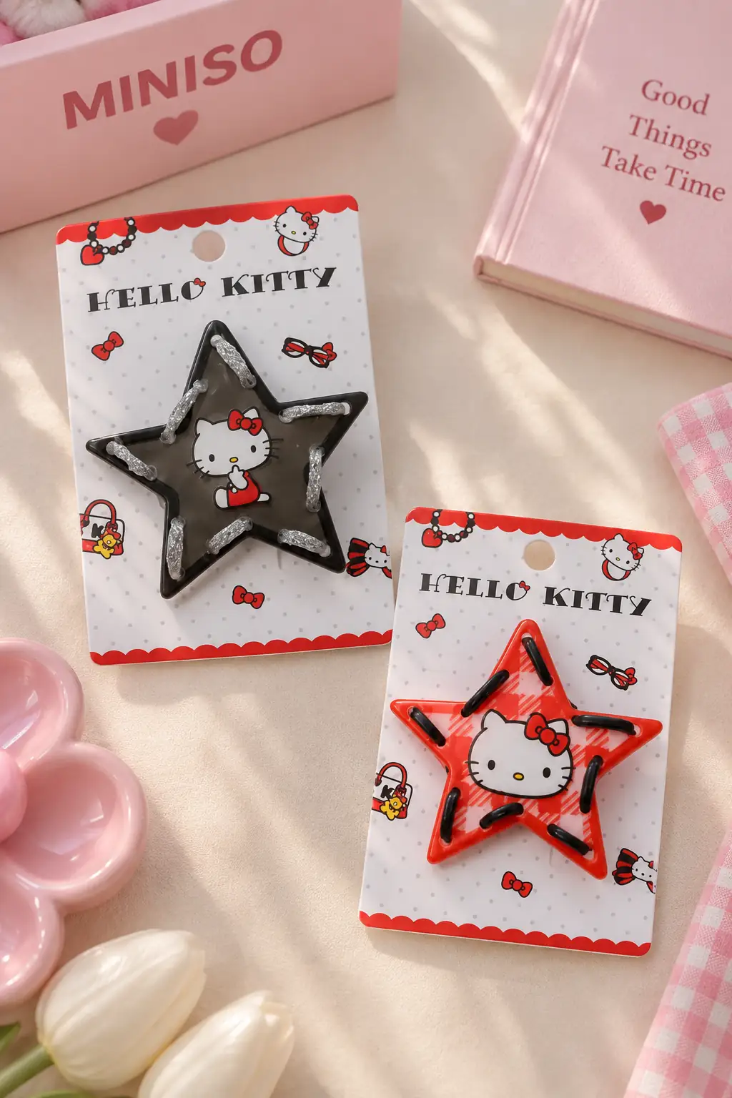 Hello Kitty Lisanslı Saç Tokası – Yıldız Formlu & İkonik Figürlü Toka