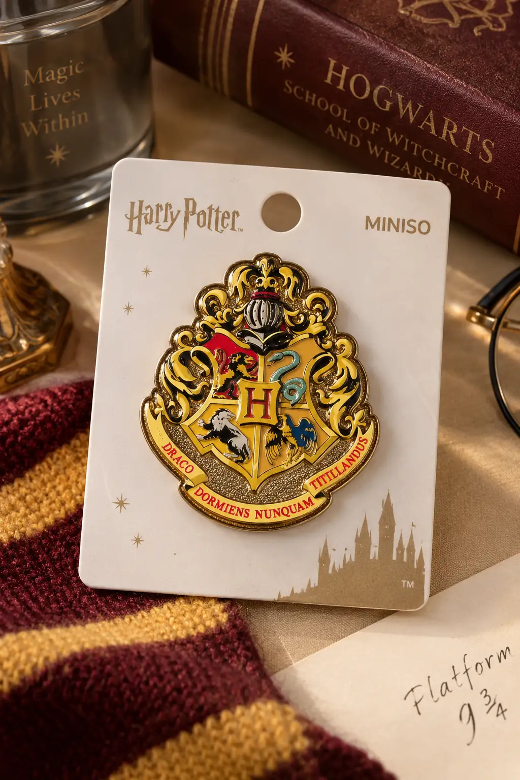 Harry Potter Lisanslı Okul Rozeti – Çinko Alaşım Dayanıklı Çanta ve Ceket Rozeti 4,5 Cm