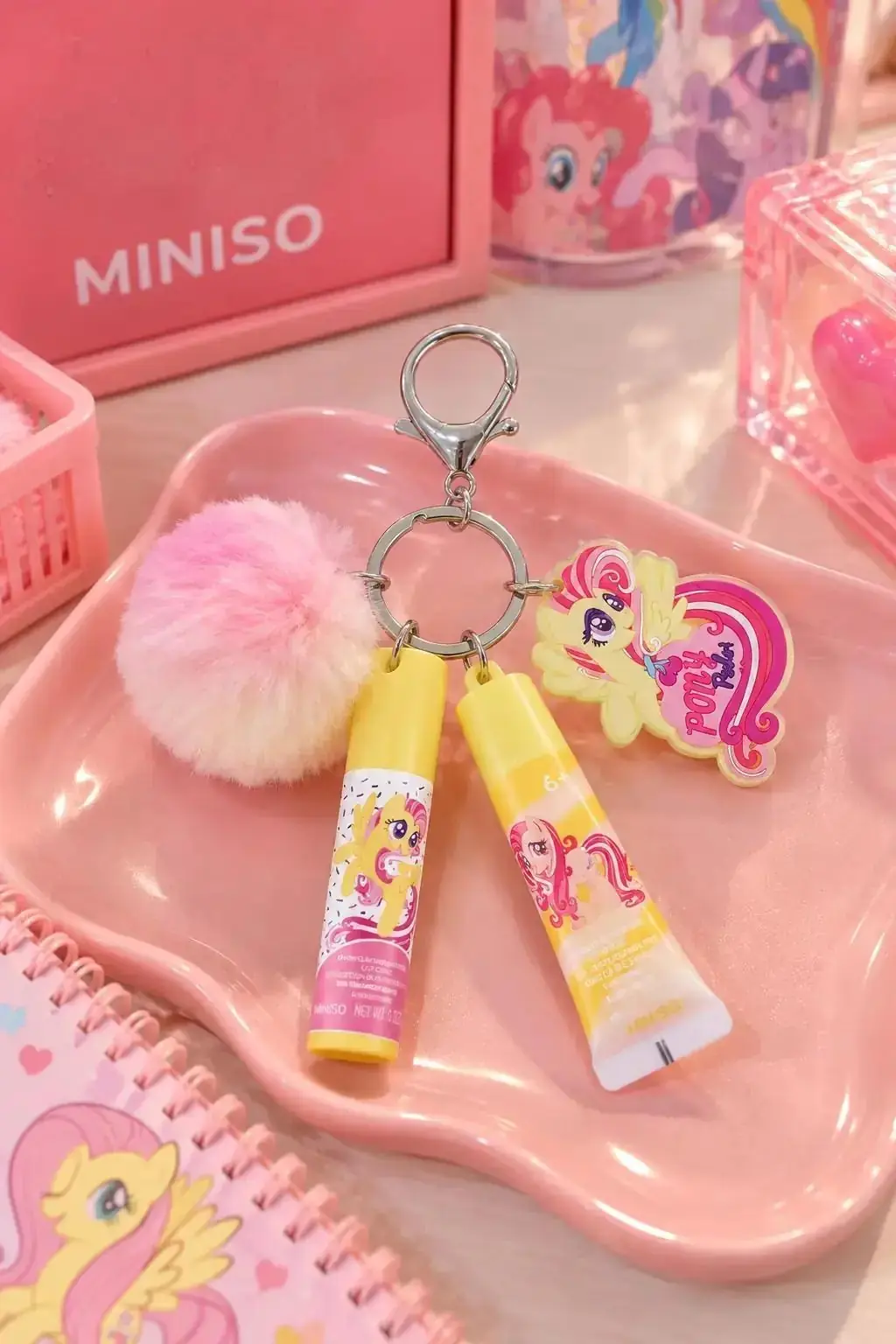 My Little Pony Lisanslı Fluttershy Ponpon Anahtarlıklı Dudak Bakım Seti – Nemlendirici Bakım