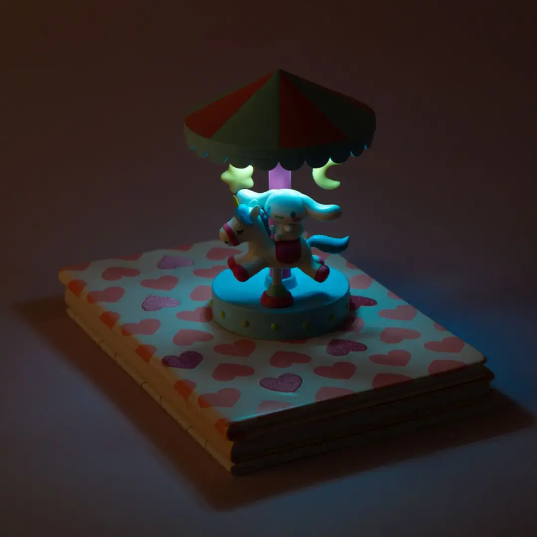 Sanrio Lisanslı Cinnamoroll Atlı Karınca Temalı Dekoratif LED Gece Lambası ve Oda Aydınlatması