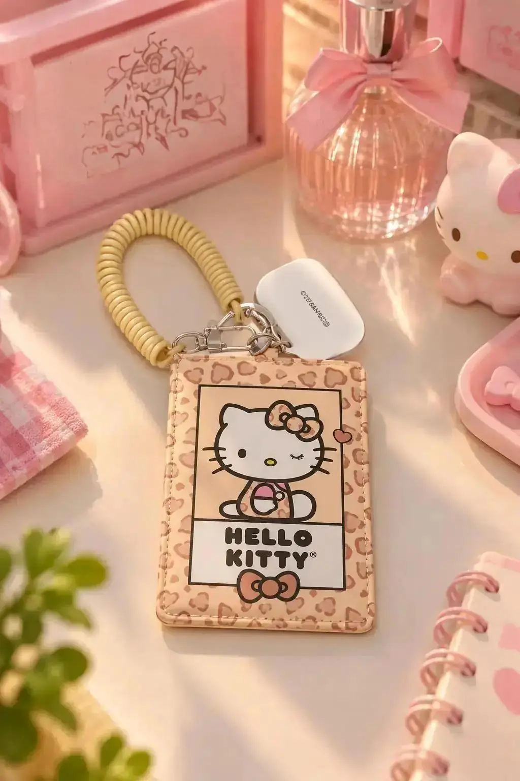 Hello Kitty Lisanslı Leopar Desenli Kartlık – Kahverengi ve Kompakt