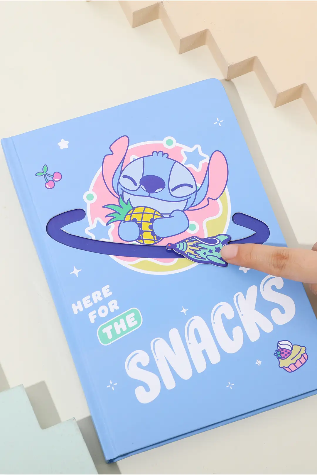 Disney Lilo & Stitch Lisanslı Uçak Kabartmalı Sert Kapak Defter – 80 Yaprak