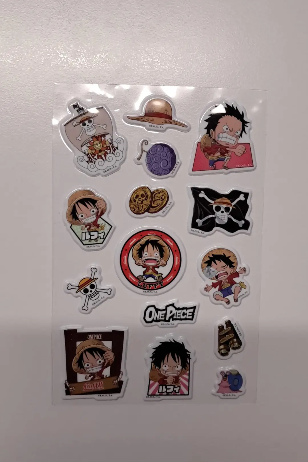 One Piece Lisanslı Parlak Kabartmalı Çıkartma – Luffy & Zoro 2 Model