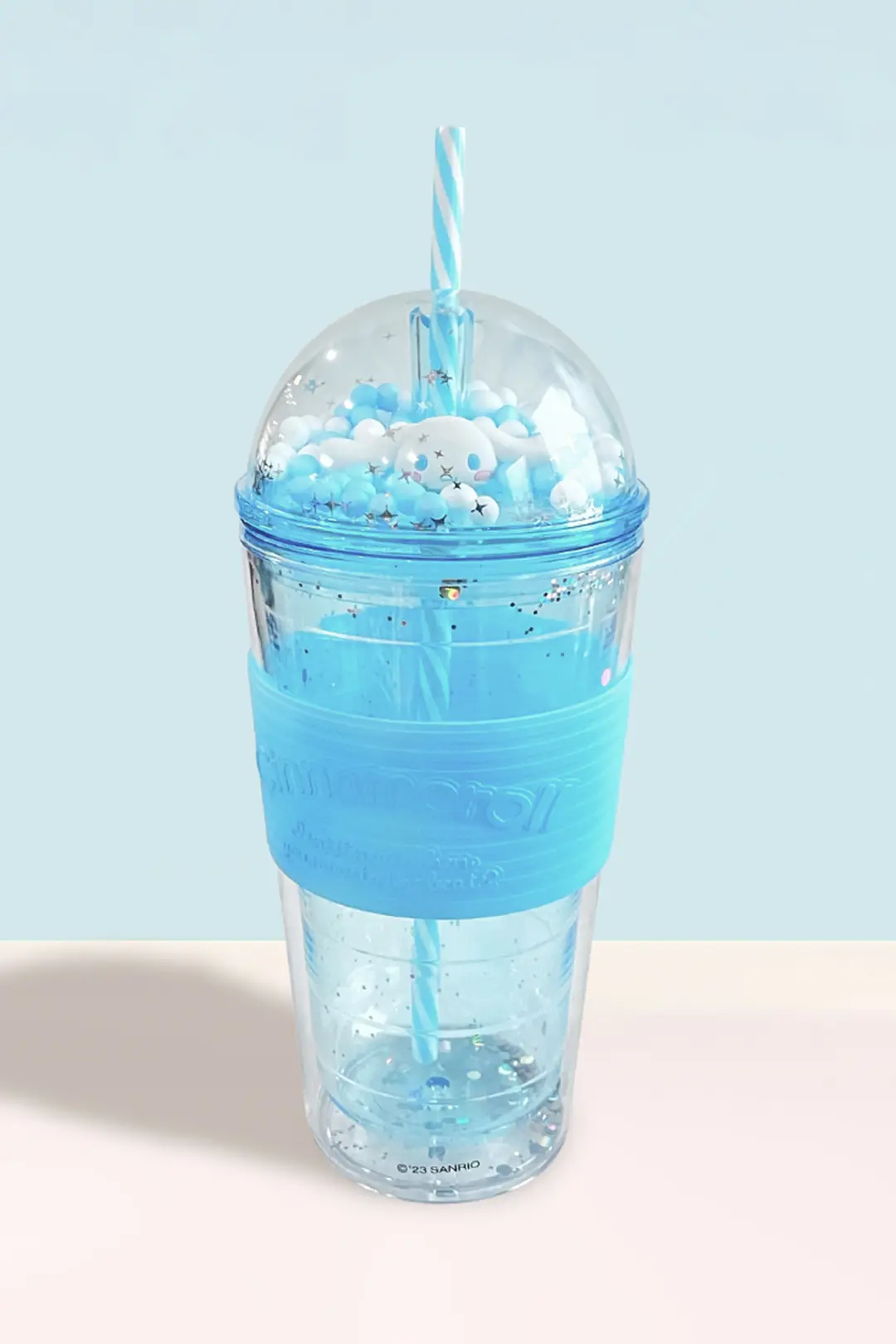 Sanrio Lisanslı Cinnamoroll Parti Serisi Pipetli Plastik Şişe – 600 ml Boncuklu Işıltılı Matara