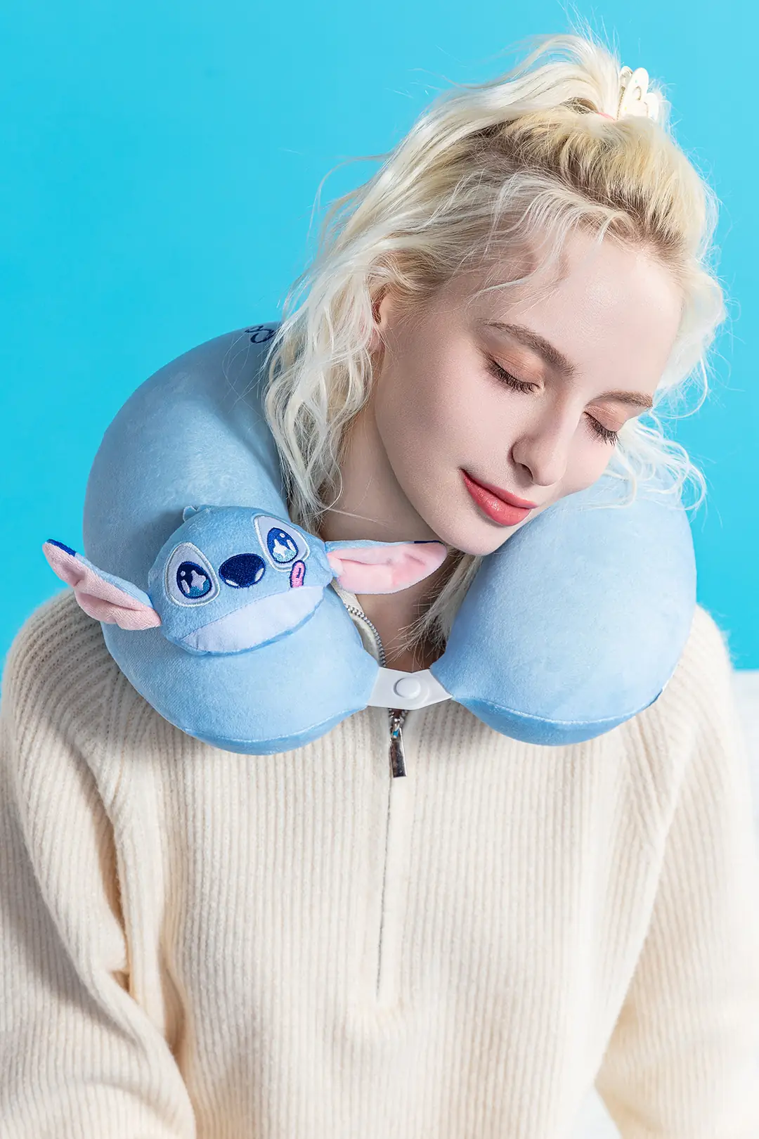 Disney Lisanslı Stitch Hafızalı Boyun Yastığı – Konforlu Ergonomik Seyahat Yastığı 32 Cm