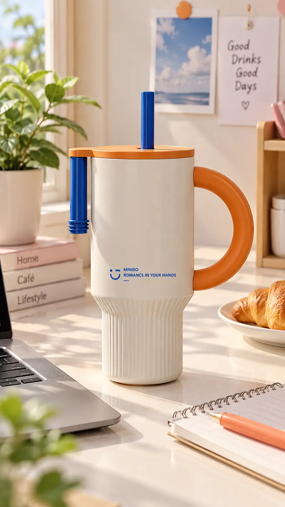 Miniso Lisanslı Pipetli Çift Cidarlı Çelik Şişe 920 mL Beyaz – Modern Tasarım