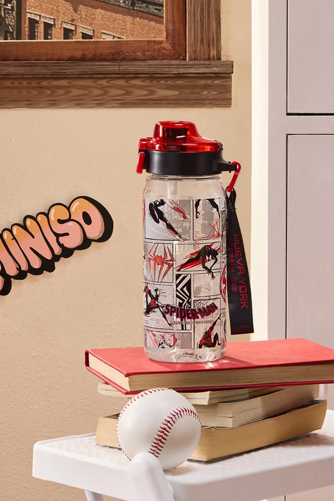 Marvel Lisanslı Spider-Man Açılır Kapaklı Pipetli Plastik Şişe 22,3 Cm – Askılı Tasarım