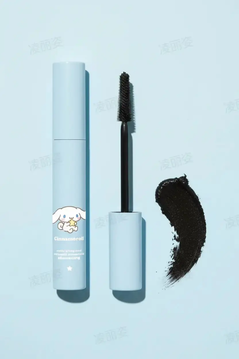 Sanrio Lisanslı Cinnamoroll Curling Maskara – Kıvrık ve Dolgun Kirpik Görünümü