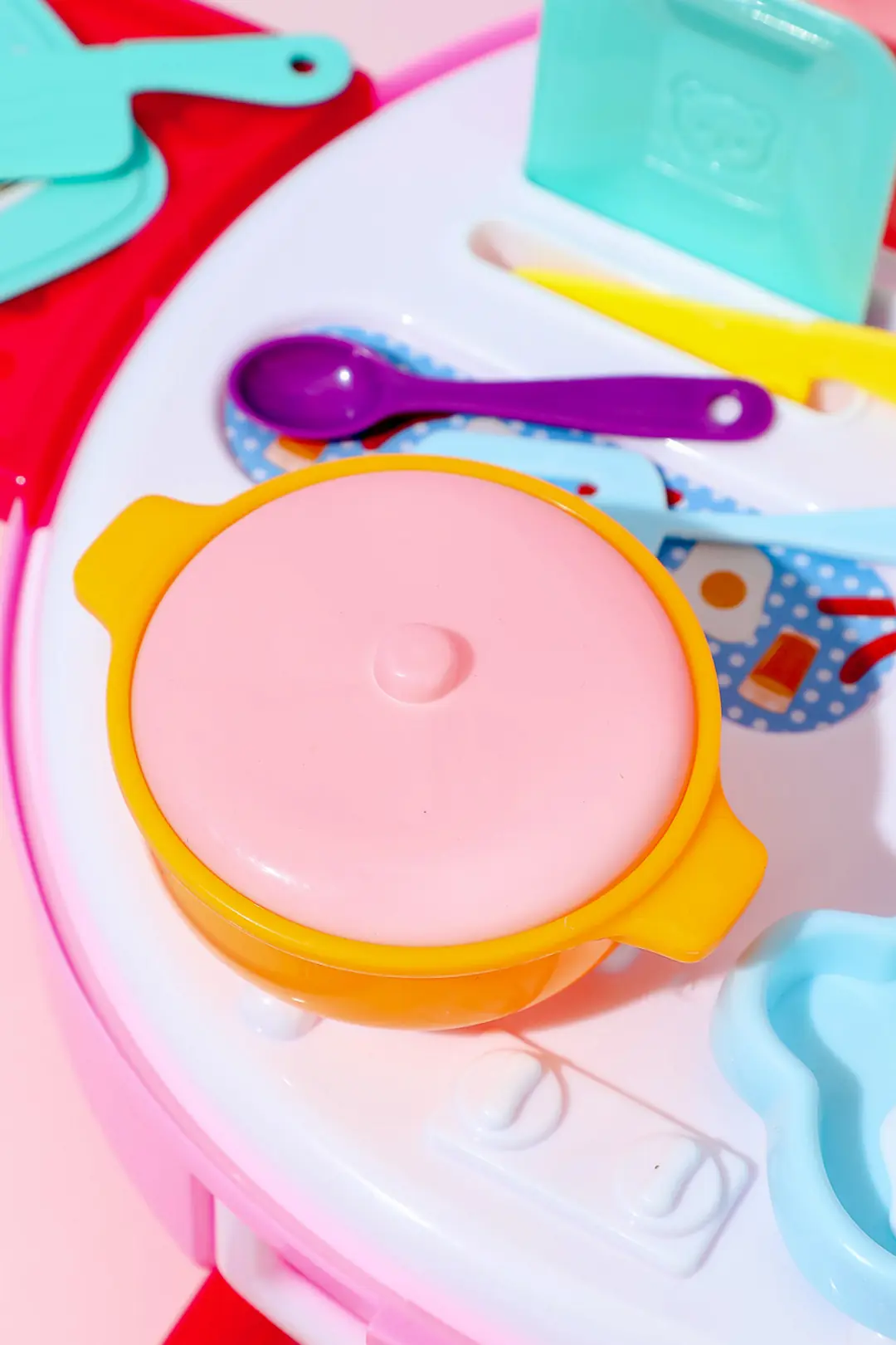 Miniso Lisanslı Çantalı Mutfak Seti Temsil Oyunu – Taşınabilir Rol Yapma Oyuncağı