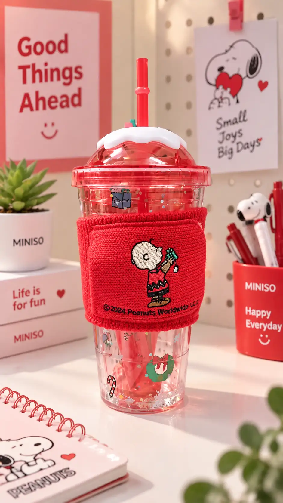 Snoopy Lisanslı Yılbaşı Koleksiyonu Çift Cidarlı Şişe – Konforlu Kumaş Tutacaklı ve Pipetli Matara