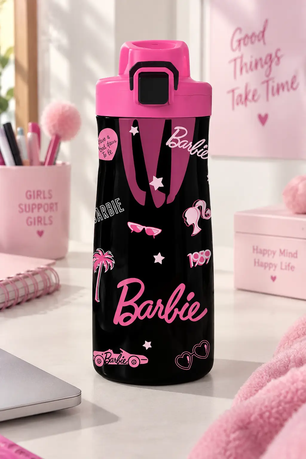 Barbie Lisanslı Pipetli Kapaklı Plastik Şişe – Çift Cidarlı Pembe Tasarım 1000 ml