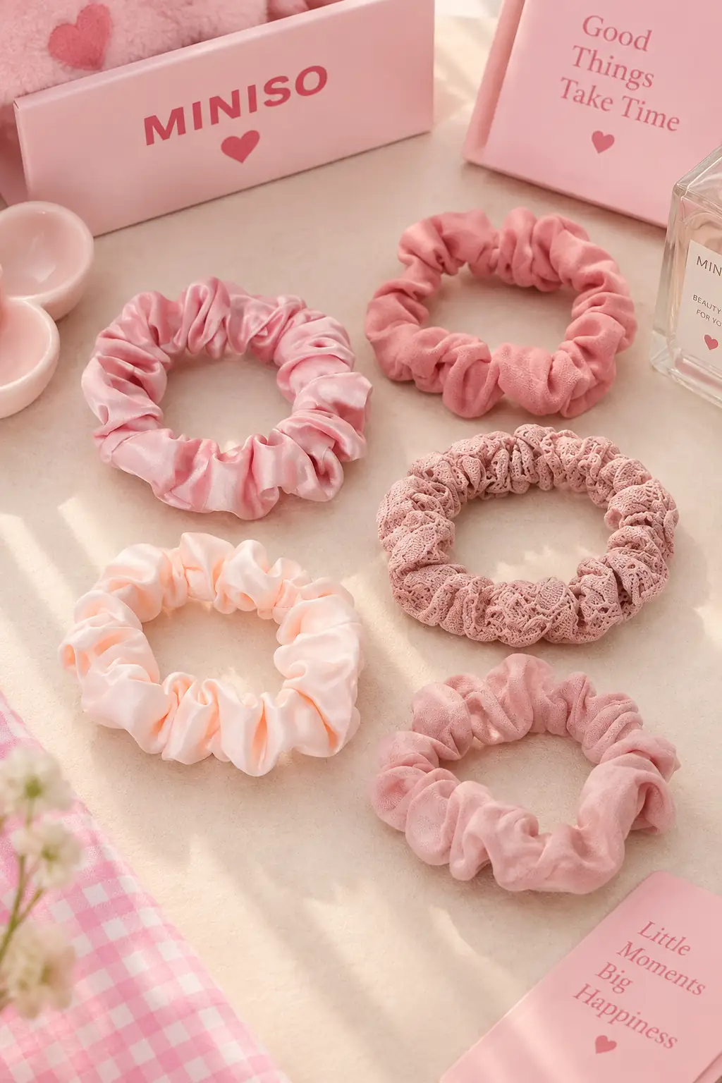 Miniso Lisanslı 5'li Kumaş Saç Lastiği Seti Pembe – Saçta İz Bırakmayan Yumuşak Dokulu Toka Seti 9 Cm