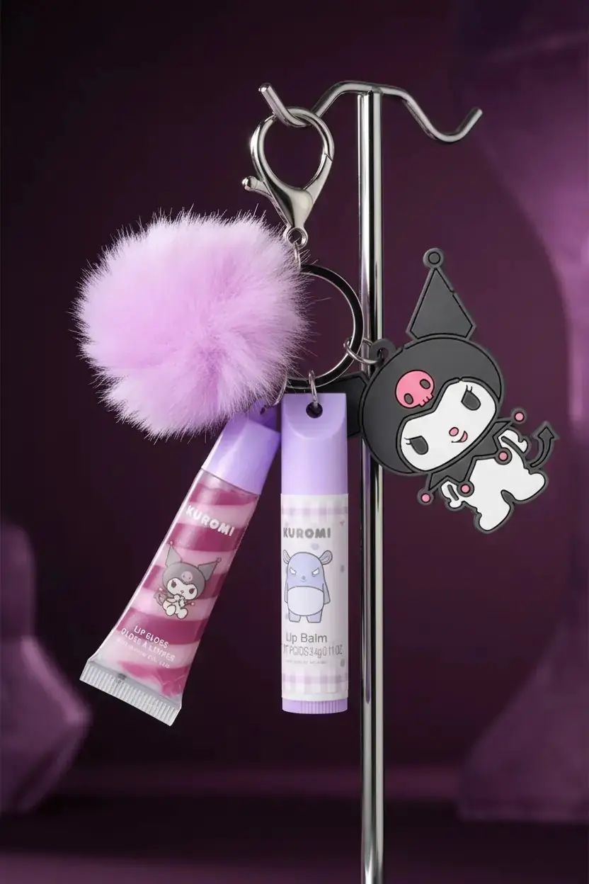Sanrio Lisanslı Ponpon Anahtarlıklı Dudak Bakım Seti - Kuromi