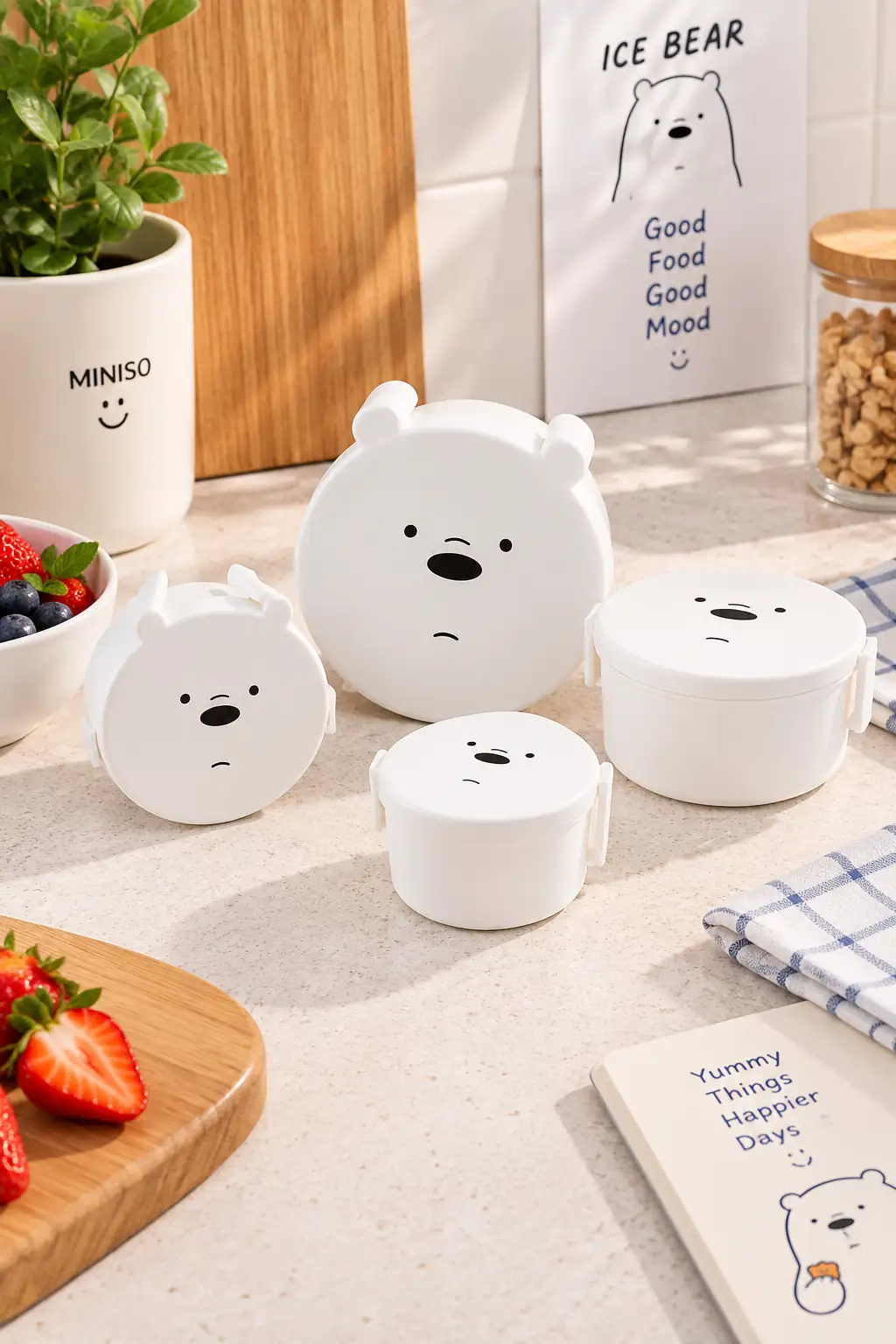 We Bare Bears Lisanslı Ice Bear 4’lü Gıda Saklama Kabı Seti – Sızdırmaz ve İç İçe Geçebilir 14,3 Cm