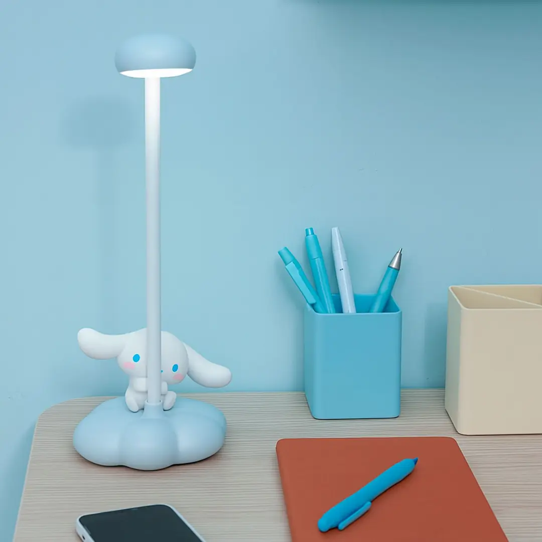 Sanrio Lisanslı Cinnamoroll Masa Lambası – Şarj Edilebilir Kablosuz LED Çalışma Lambası 22 Cm