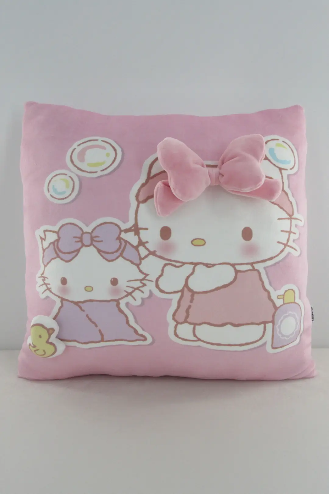 Sanrio Lisanslı Hello Kitty Kare Yastık 40 Cm – 3D Baskı Yumuşak Dekoratif