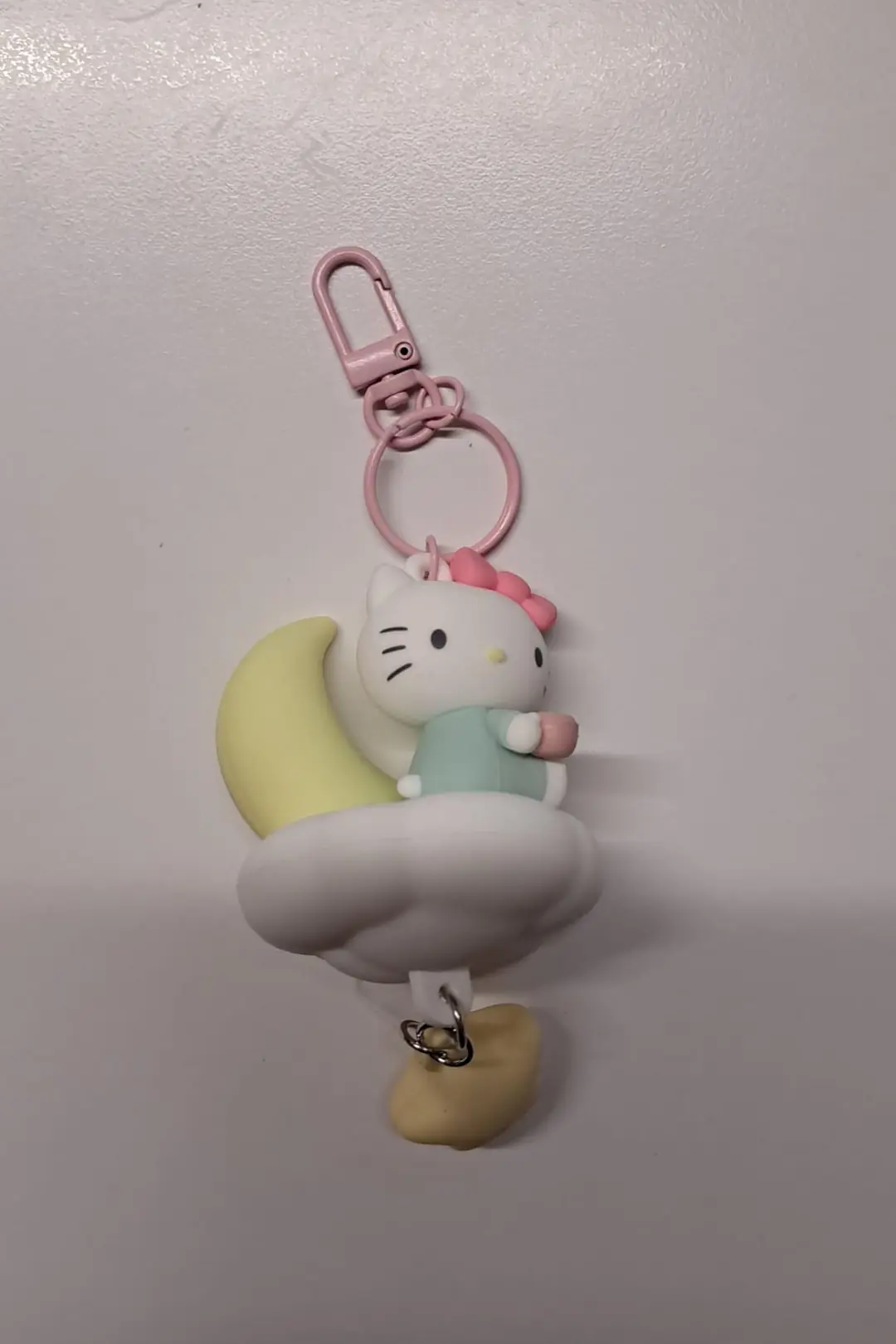 Sanrio Lisanslı Hello Kitty Sweet Dream Koleksiyonu Bulut Işıklı Anahtarlık – Yıldız Figürlü Model
