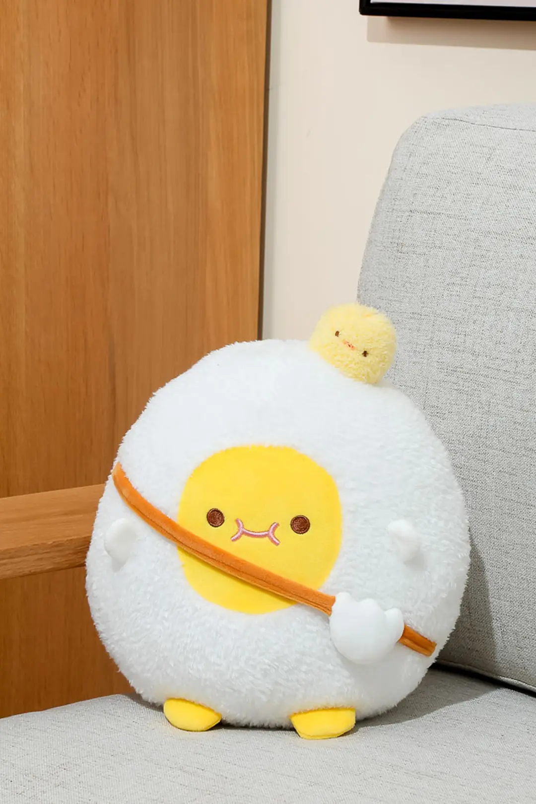 Miniso Lisanslı Yumurta Peluş Oyuncak 27 Cm (Yolk) – Ayakta Yumuşacık Sevimli Tasarım