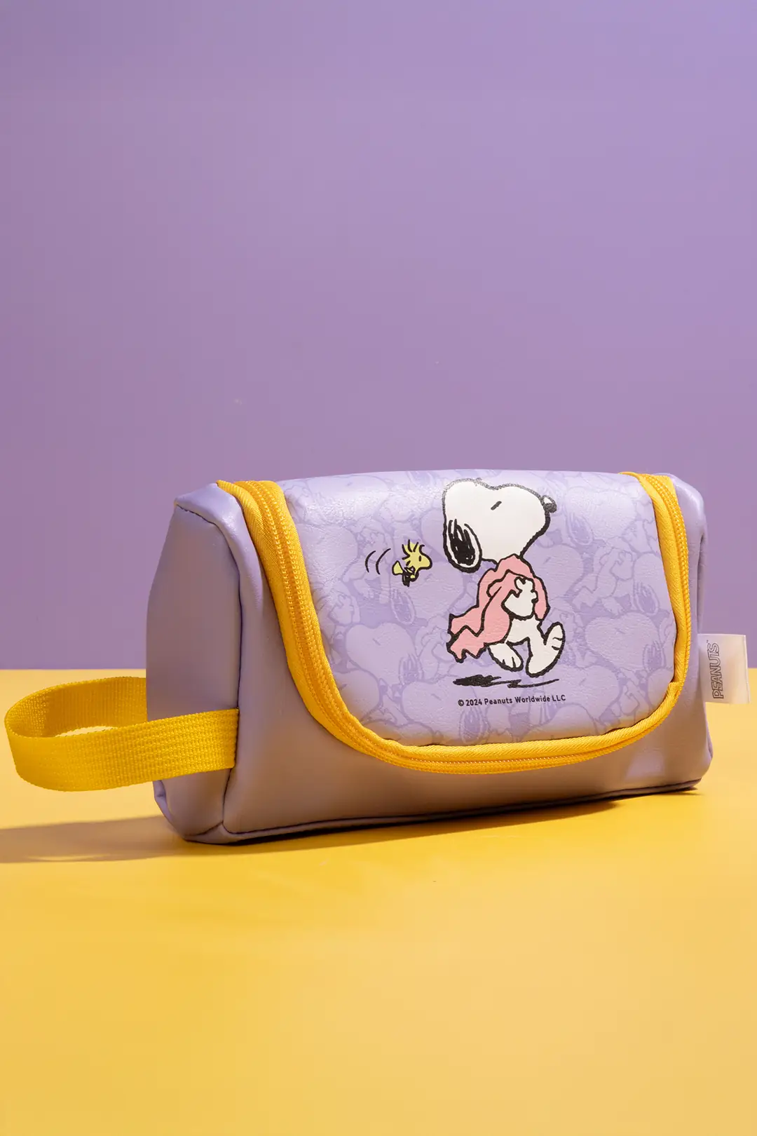 Snoopy Lisanslı Seyahat Serisi Tutacaklı Kalemlik Mor – Geniş İç Hacimli Şık Tasarım 20,5 Cm