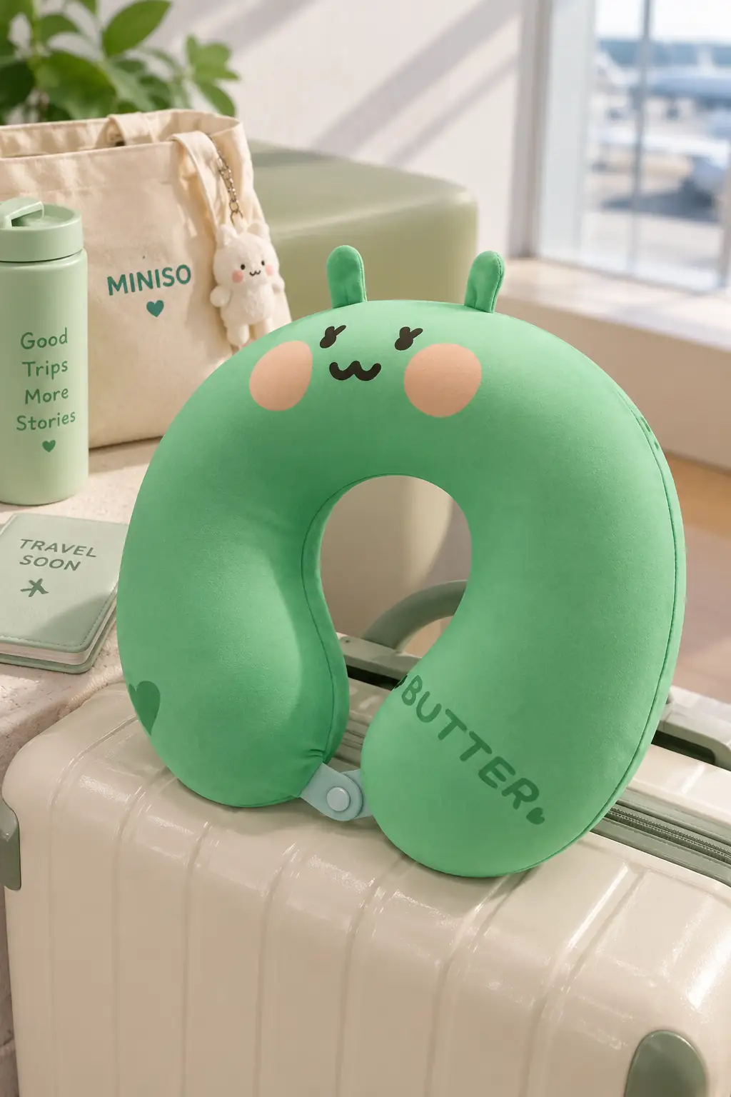 Miniso Lisanslı Mini Pals Mrs Snake Boyun Yastığı 30 Cm – Hafızalı Köpük Konfor