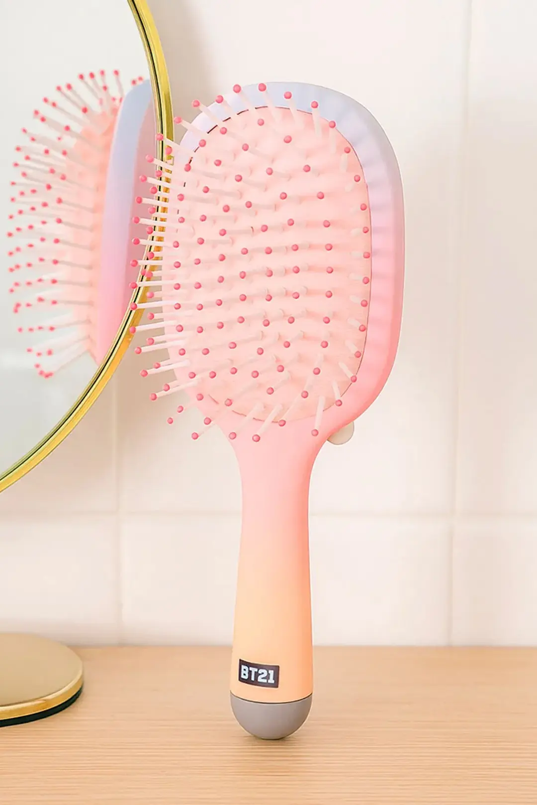 BT21 Lisanslı Charmlı Saç Fırçası – Kırılma Karşıtı Ergonomik Kolay Tarama Fırçası 21 Cm
