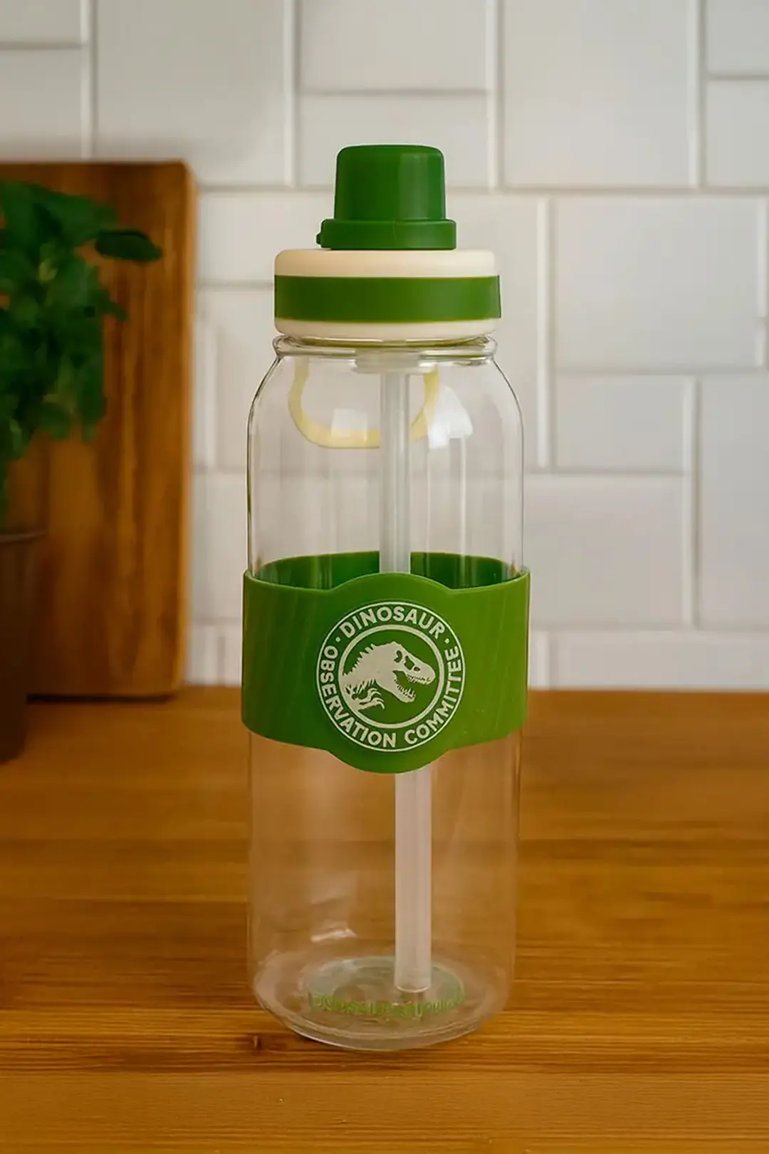Jurassic World Lisanslı Ergonomik Saplı ve Pipetli Plastik Matara 1000 ml (Yeşil)