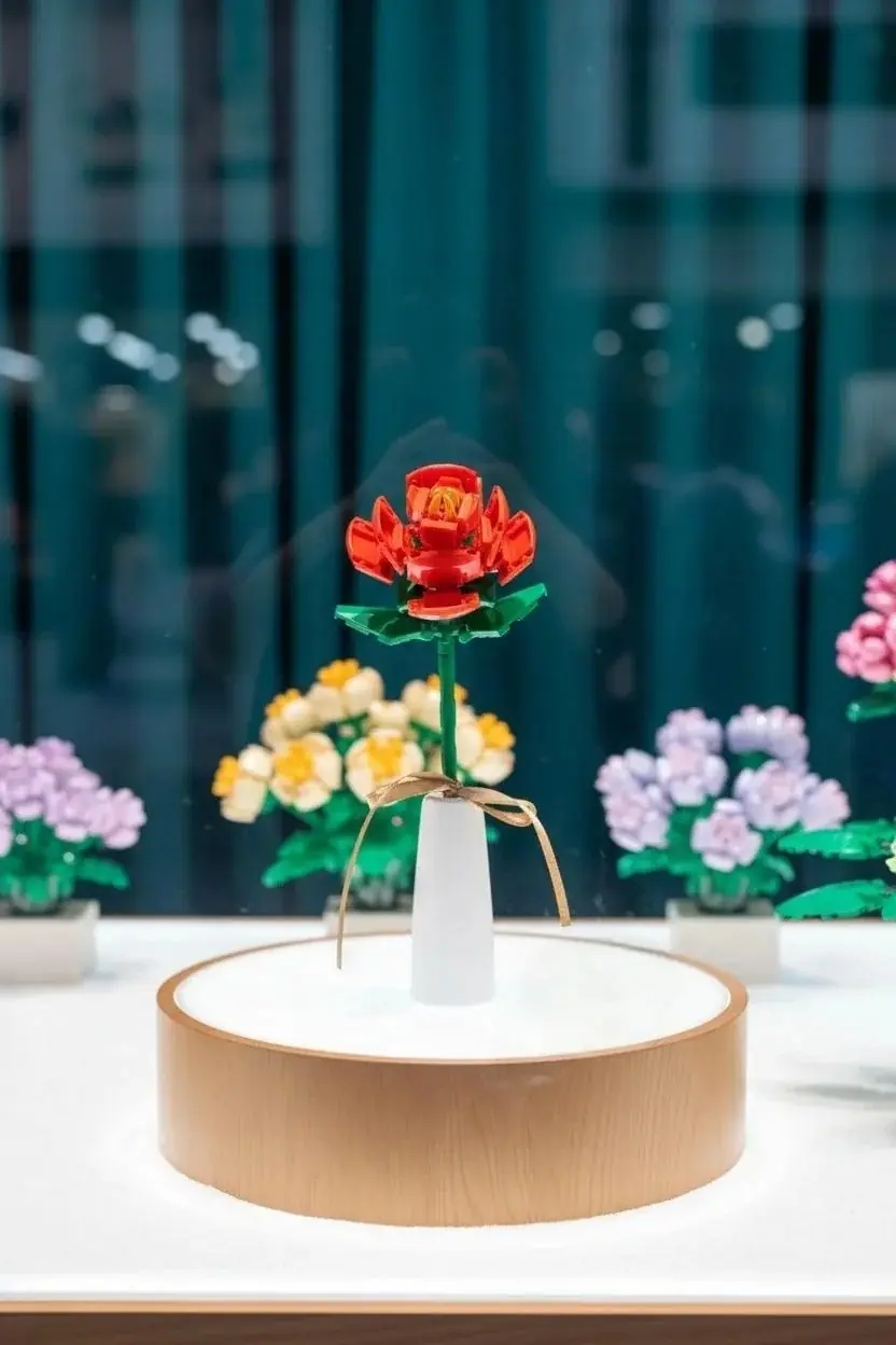 Miniso Lisanslı Çiçek Serisi Kırmızı Gül İnşa Blokları Seti ABS Dekoratif Çiçek Yapım Bloğu