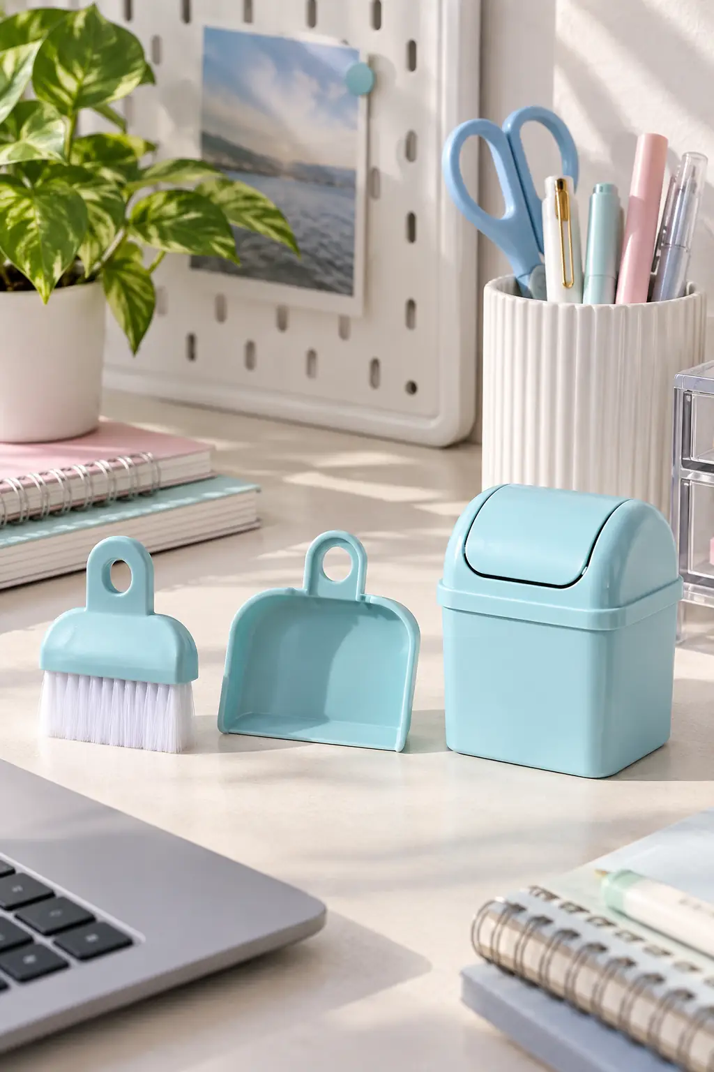Miniso Lisanslı Makaron Serisi Masaüstü Temizlik Seti – 3 Parçalı Mavi Ofis Çalışma Masası Fırçası