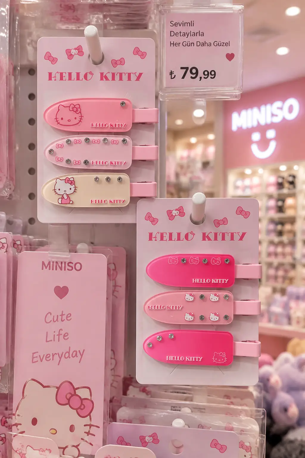 Sanrio Lisanslı Hello Kitty Saç Klipsi 3'lü Set – Farklı Tasarımlı Saç Aksesuarı