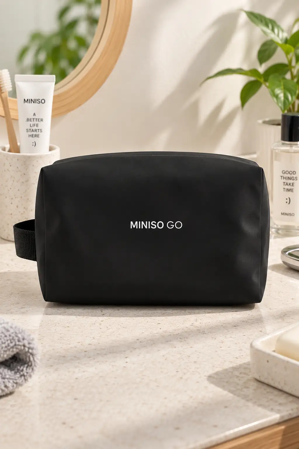 Miniso Lisanslı Seyahat Çantası 19 Cm Siyah – Kompakt Pratik Organizer Çanta