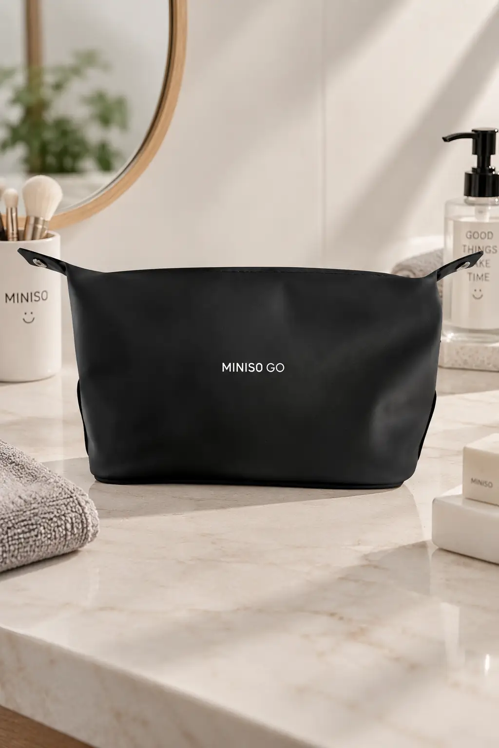 Miniso Lisanslı Büyük Kapasiteli Seyahat Çantası 22 Cm Siyah – Pratik Organizer Çanta
