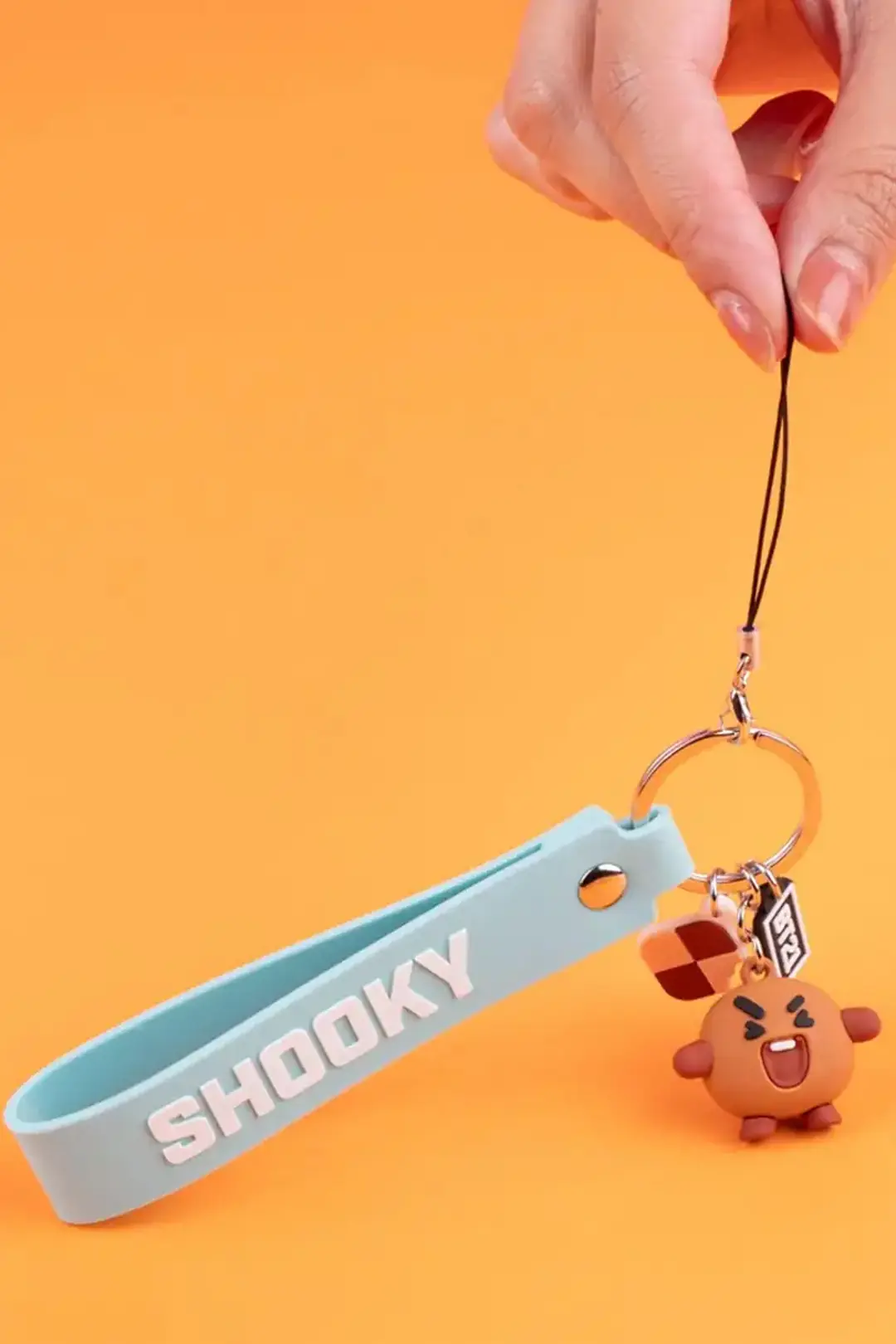 BT21 Lisanslı Shooky 3D Telefon Askısı – Sevimli Karakter Tasarımlı Askı Kayışı
