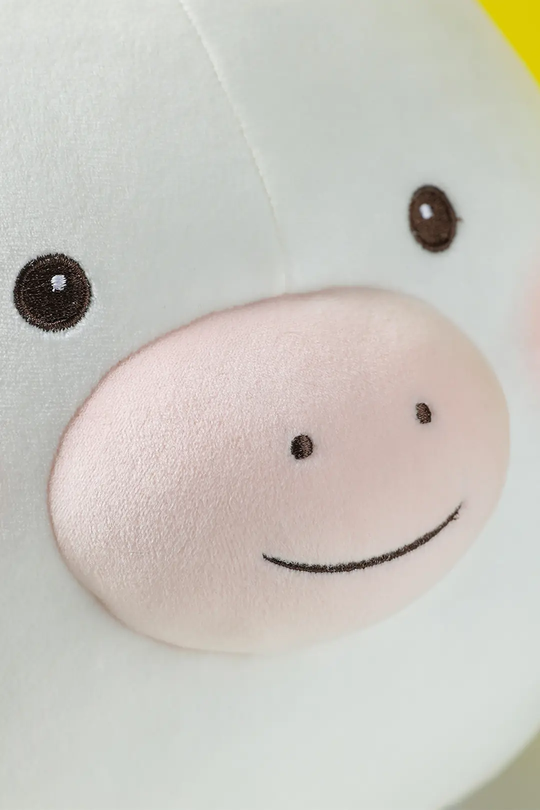 Miniso Lisanslı Yuvarlak İnek Peluş Oyuncak – Yumuşak Dokulu Gülen Yüz Tasarımlı Figür