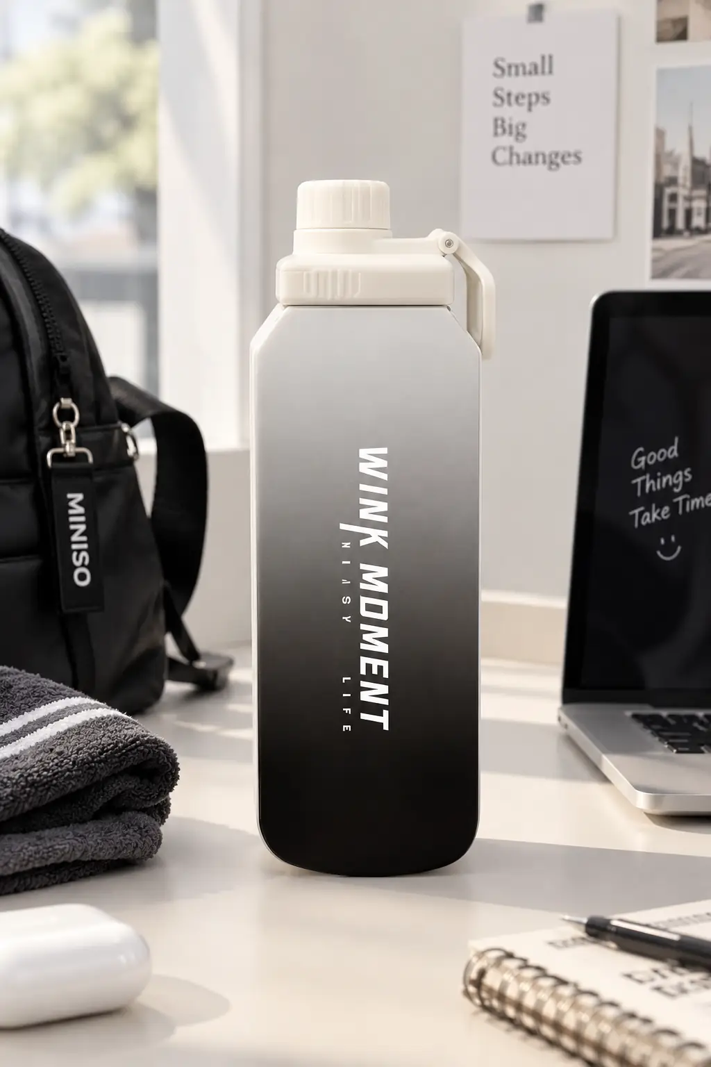 Miniso Lisanslı Siyah Beyaz Gradyan Termos 950 mL – Tutacaklı Tasarım